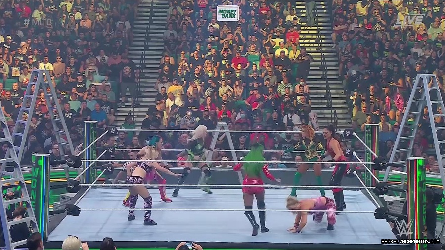 WWE_Money_In_The_Bank_2022_720p_WEB_h264-HEEL_mp4_000690754.jpg