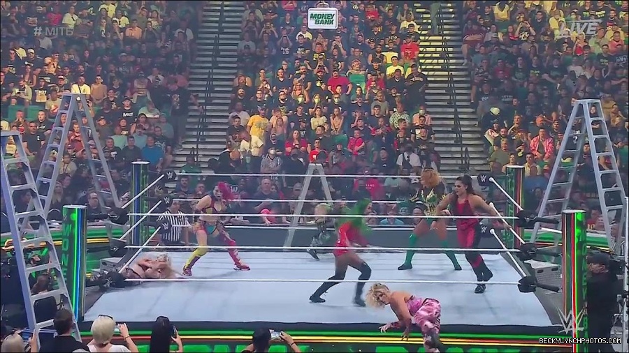 WWE_Money_In_The_Bank_2022_720p_WEB_h264-HEEL_mp4_000691954.jpg