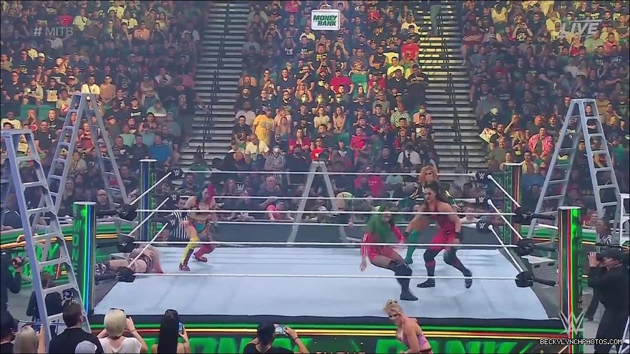 WWE_Money_In_The_Bank_2022_720p_WEB_h264-HEEL_mp4_000692354.jpg