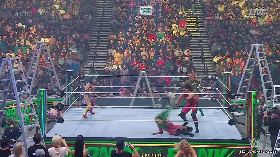 WWE_Money_In_The_Bank_2022_720p_WEB_h264-HEEL_mp4_000692754.jpg