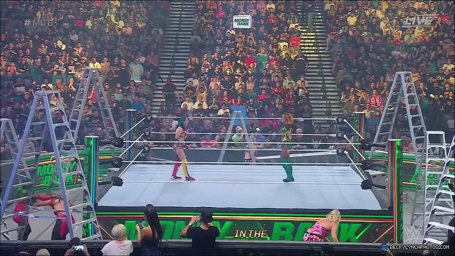 WWE_Money_In_The_Bank_2022_720p_WEB_h264-HEEL_mp4_000699554.jpg