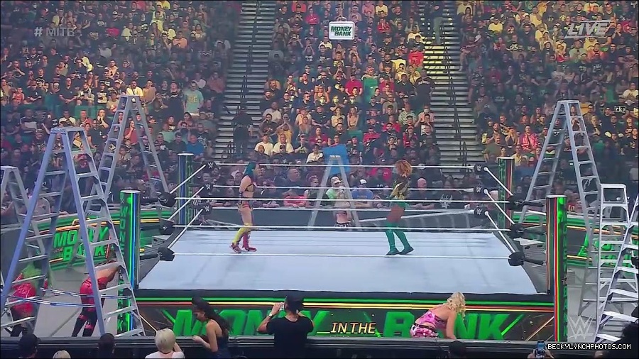 WWE_Money_In_The_Bank_2022_720p_WEB_h264-HEEL_mp4_000699954.jpg