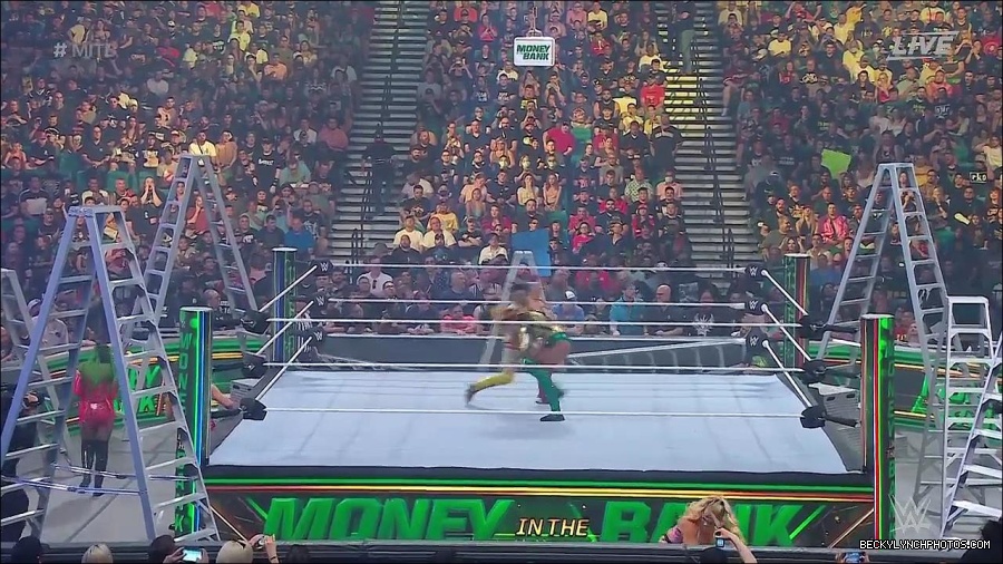 WWE_Money_In_The_Bank_2022_720p_WEB_h264-HEEL_mp4_000701954.jpg