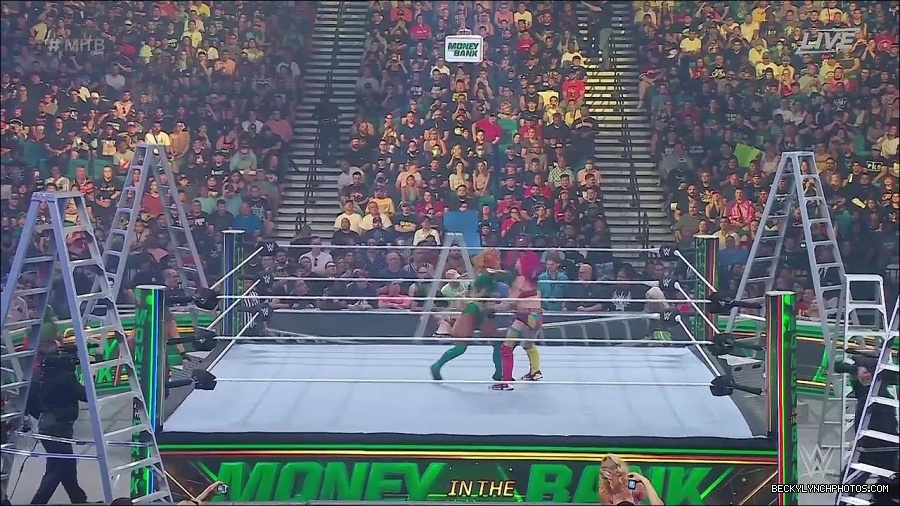 WWE_Money_In_The_Bank_2022_720p_WEB_h264-HEEL_mp4_000703154.jpg