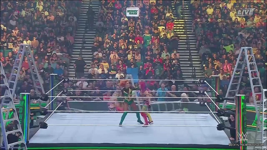 WWE_Money_In_The_Bank_2022_720p_WEB_h264-HEEL_mp4_000706354.jpg