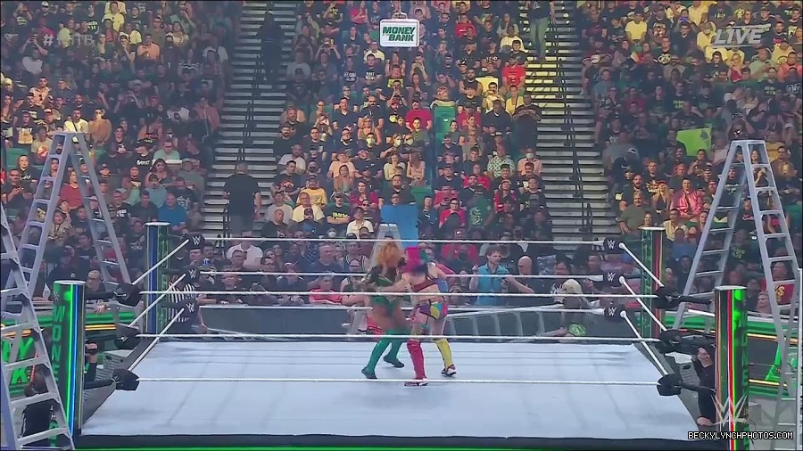 WWE_Money_In_The_Bank_2022_720p_WEB_h264-HEEL_mp4_000706754.jpg