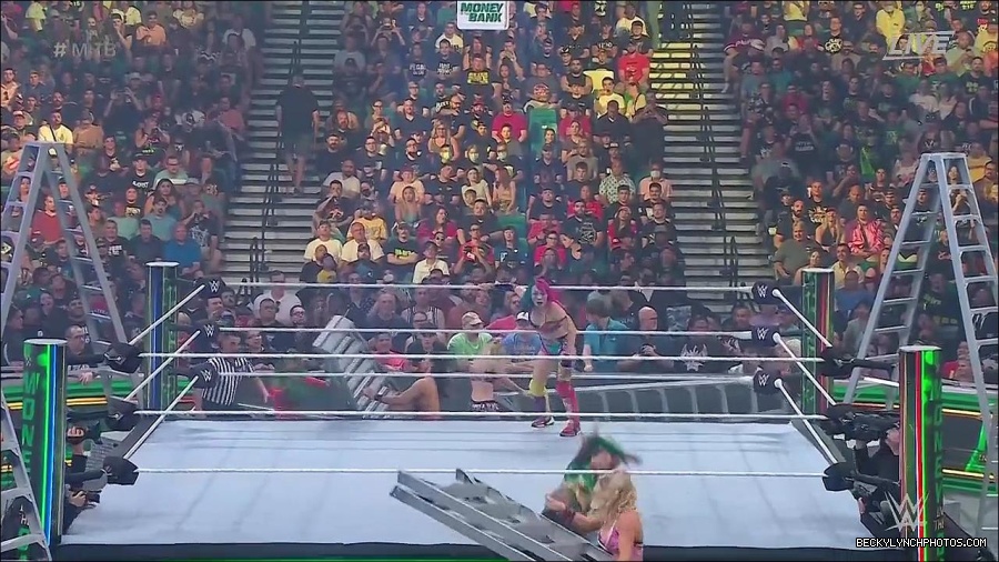 WWE_Money_In_The_Bank_2022_720p_WEB_h264-HEEL_mp4_000712354.jpg