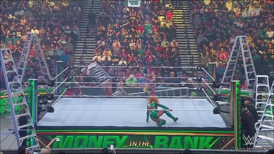 WWE_Money_In_The_Bank_2022_720p_WEB_h264-HEEL_mp4_000713954.jpg