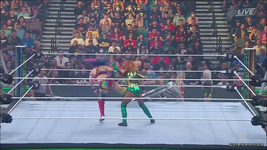 WWE_Money_In_The_Bank_2022_720p_WEB_h264-HEEL_mp4_000723154.jpg
