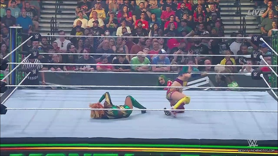 WWE_Money_In_The_Bank_2022_720p_WEB_h264-HEEL_mp4_000731154.jpg
