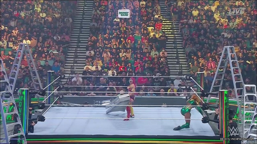 WWE_Money_In_The_Bank_2022_720p_WEB_h264-HEEL_mp4_000743554.jpg