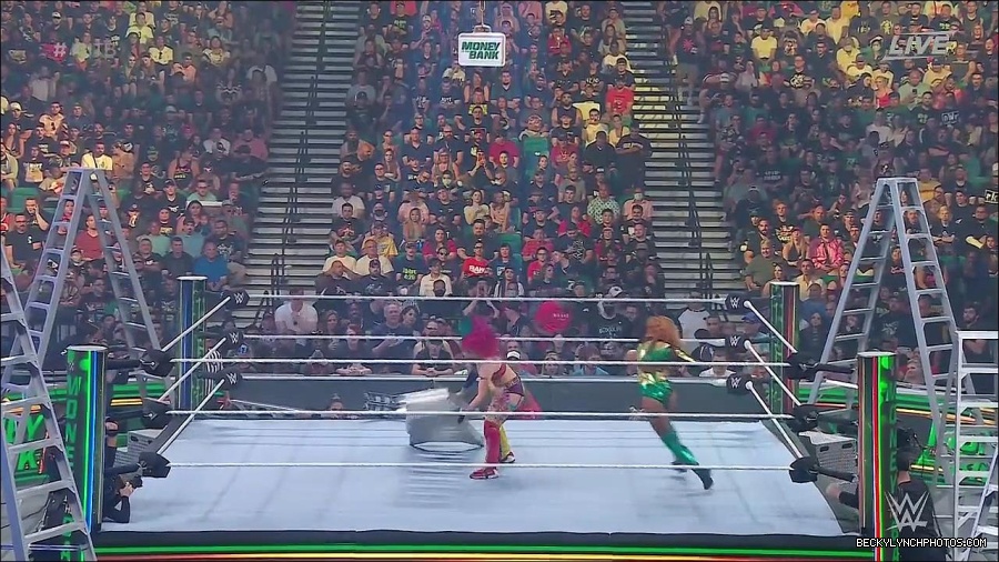 WWE_Money_In_The_Bank_2022_720p_WEB_h264-HEEL_mp4_000744354.jpg