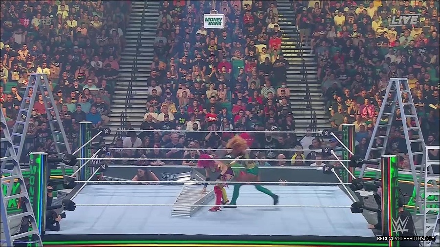 WWE_Money_In_The_Bank_2022_720p_WEB_h264-HEEL_mp4_000744754.jpg