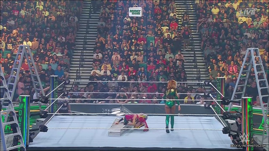 WWE_Money_In_The_Bank_2022_720p_WEB_h264-HEEL_mp4_000750354.jpg