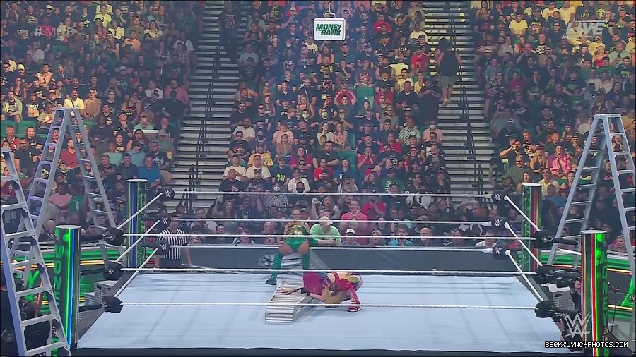 WWE_Money_In_The_Bank_2022_720p_WEB_h264-HEEL_mp4_000753954.jpg