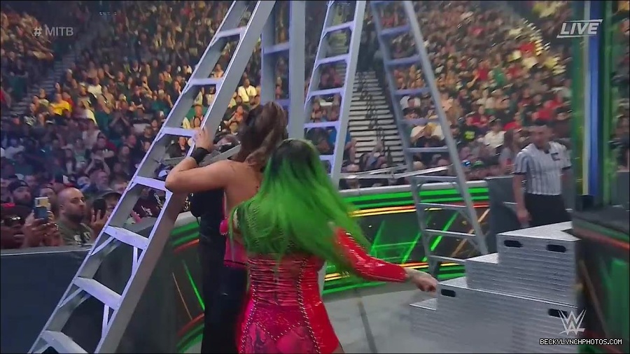 WWE_Money_In_The_Bank_2022_720p_WEB_h264-HEEL_mp4_000757954.jpg
