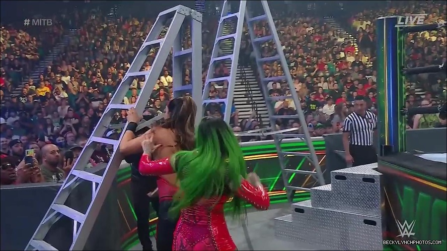 WWE_Money_In_The_Bank_2022_720p_WEB_h264-HEEL_mp4_000758354.jpg