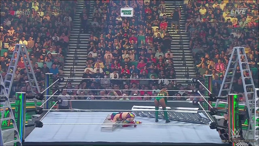 WWE_Money_In_The_Bank_2022_720p_WEB_h264-HEEL_mp4_000759554.jpg