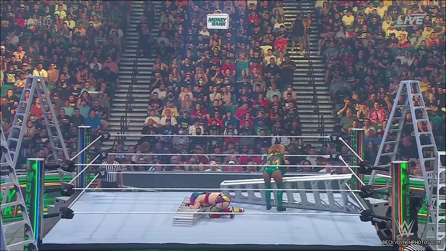 WWE_Money_In_The_Bank_2022_720p_WEB_h264-HEEL_mp4_000759954.jpg