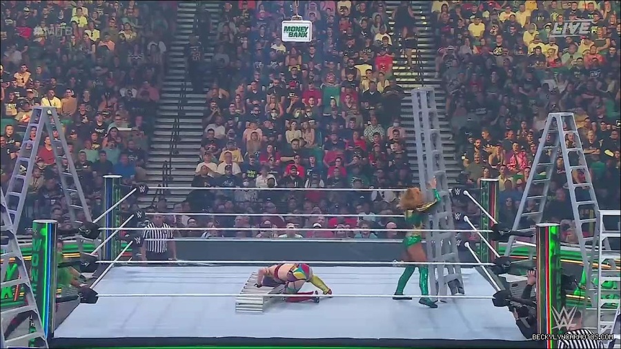 WWE_Money_In_The_Bank_2022_720p_WEB_h264-HEEL_mp4_000762354.jpg