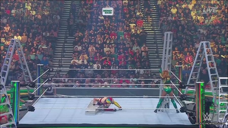 WWE_Money_In_The_Bank_2022_720p_WEB_h264-HEEL_mp4_000763154.jpg