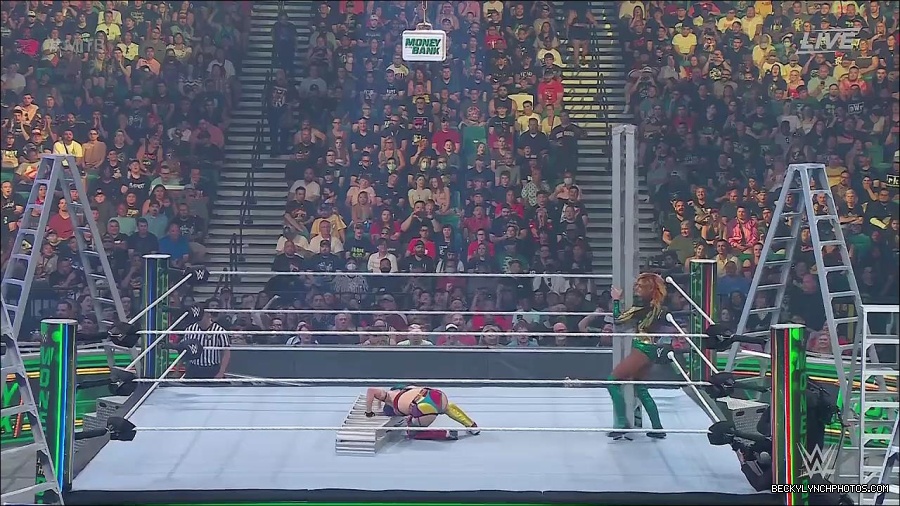 WWE_Money_In_The_Bank_2022_720p_WEB_h264-HEEL_mp4_000764754.jpg