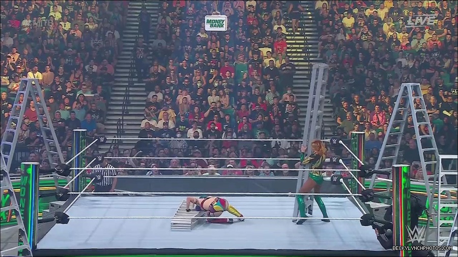 WWE_Money_In_The_Bank_2022_720p_WEB_h264-HEEL_mp4_000765154.jpg