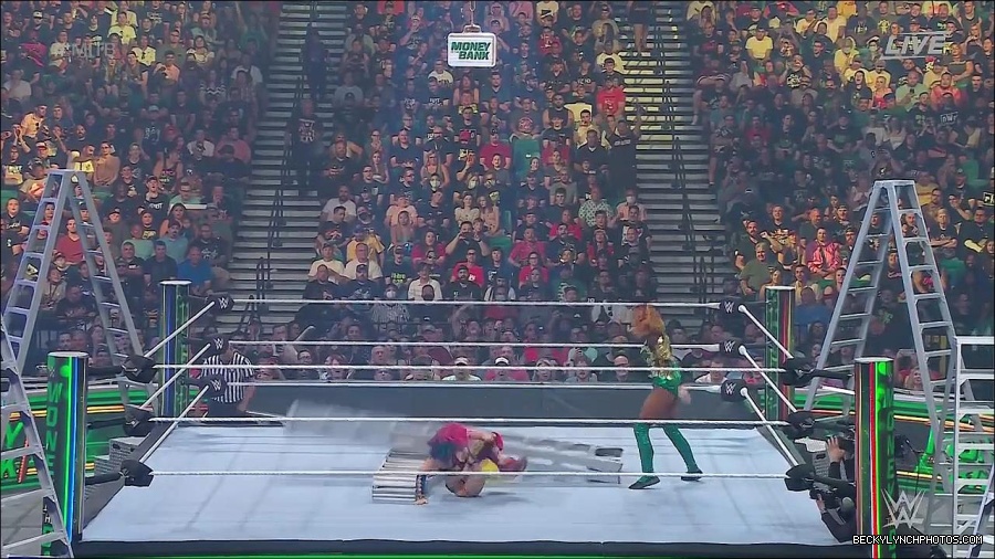 WWE_Money_In_The_Bank_2022_720p_WEB_h264-HEEL_mp4_000766354.jpg