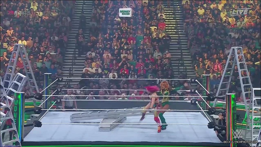 WWE_Money_In_The_Bank_2022_720p_WEB_h264-HEEL_mp4_000767954.jpg