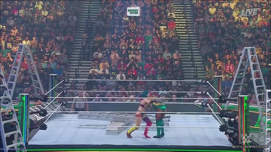 WWE_Money_In_The_Bank_2022_720p_WEB_h264-HEEL_mp4_000769954.jpg