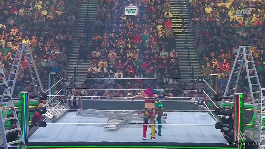 WWE_Money_In_The_Bank_2022_720p_WEB_h264-HEEL_mp4_000770354.jpg