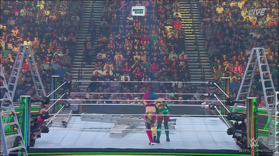WWE_Money_In_The_Bank_2022_720p_WEB_h264-HEEL_mp4_000770754.jpg