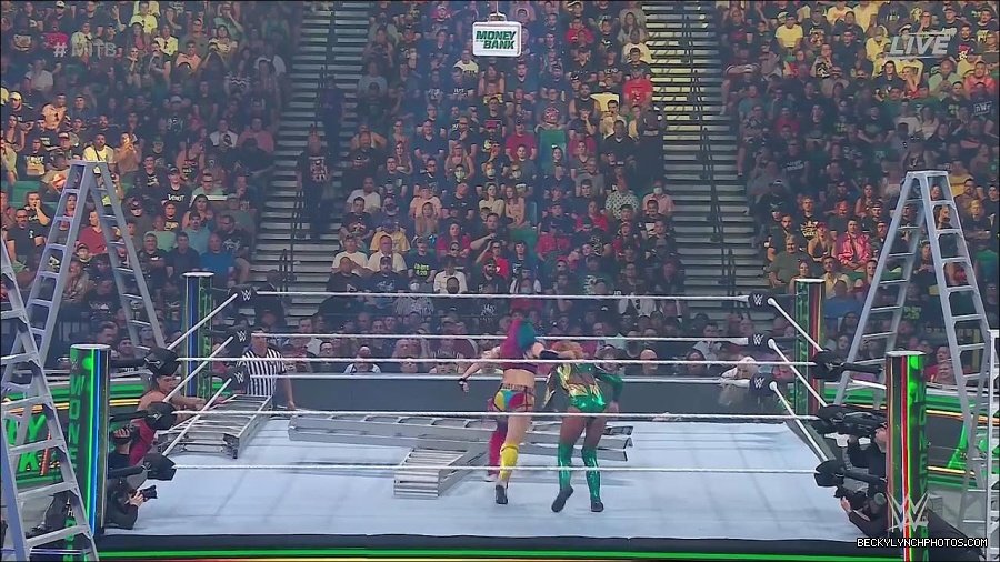 WWE_Money_In_The_Bank_2022_720p_WEB_h264-HEEL_mp4_000771154.jpg