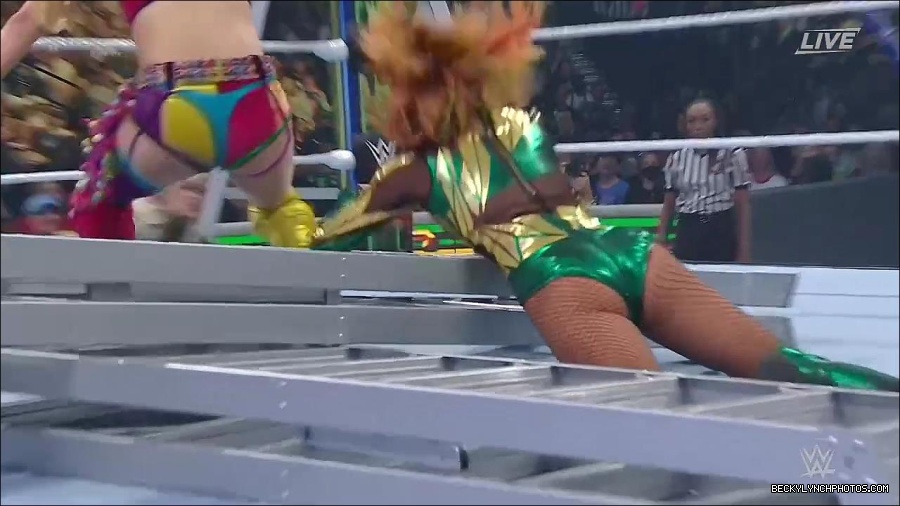 WWE_Money_In_The_Bank_2022_720p_WEB_h264-HEEL_mp4_000772354.jpg