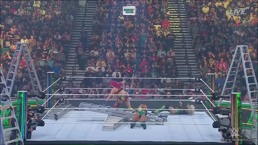 WWE_Money_In_The_Bank_2022_720p_WEB_h264-HEEL_mp4_000773154.jpg