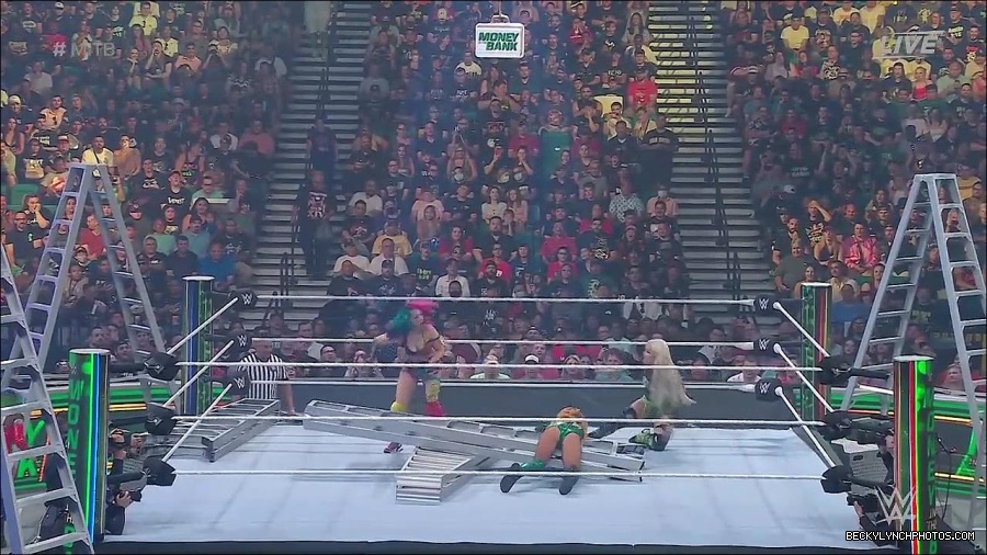 WWE_Money_In_The_Bank_2022_720p_WEB_h264-HEEL_mp4_000773954.jpg