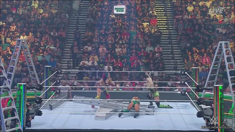 WWE_Money_In_The_Bank_2022_720p_WEB_h264-HEEL_mp4_000774354.jpg