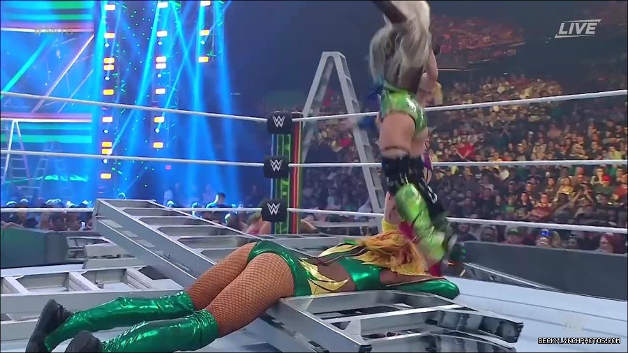 WWE_Money_In_The_Bank_2022_720p_WEB_h264-HEEL_mp4_000775554.jpg