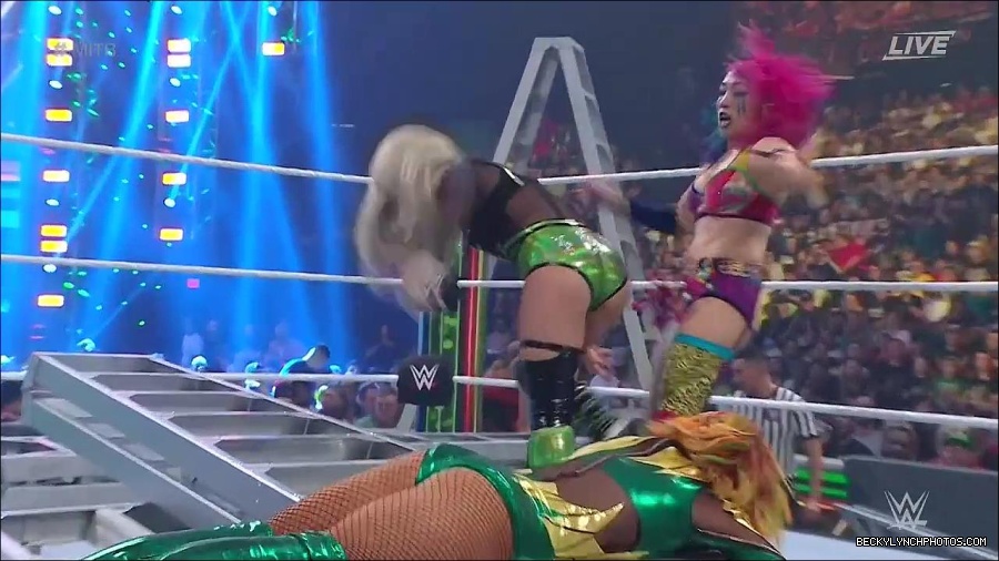 WWE_Money_In_The_Bank_2022_720p_WEB_h264-HEEL_mp4_000776354.jpg