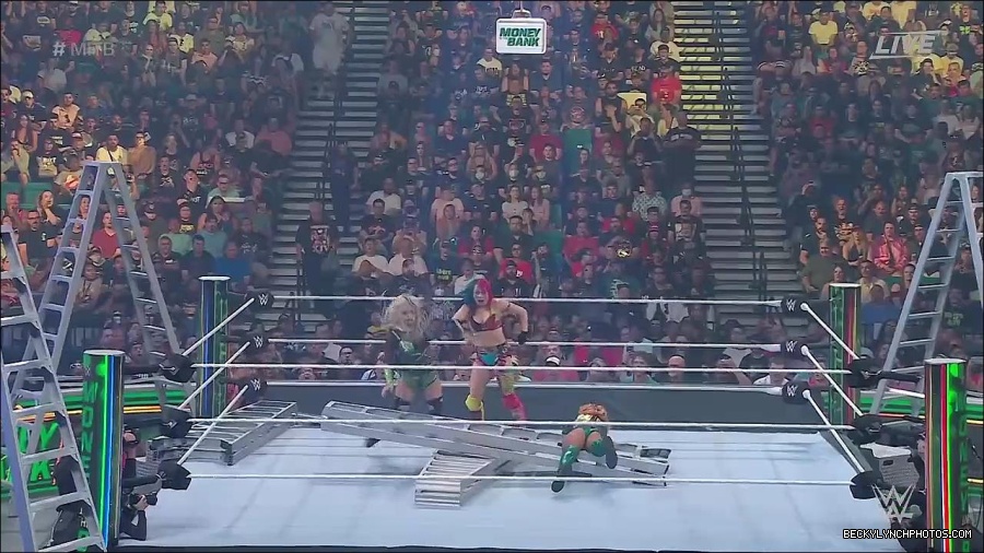 WWE_Money_In_The_Bank_2022_720p_WEB_h264-HEEL_mp4_000776754.jpg