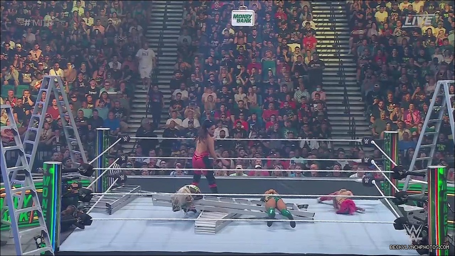 WWE_Money_In_The_Bank_2022_720p_WEB_h264-HEEL_mp4_000781954.jpg