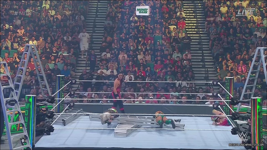 WWE_Money_In_The_Bank_2022_720p_WEB_h264-HEEL_mp4_000782754.jpg