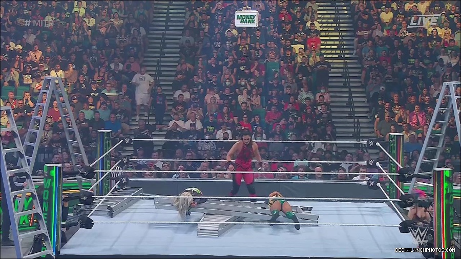 WWE_Money_In_The_Bank_2022_720p_WEB_h264-HEEL_mp4_000784787.jpg