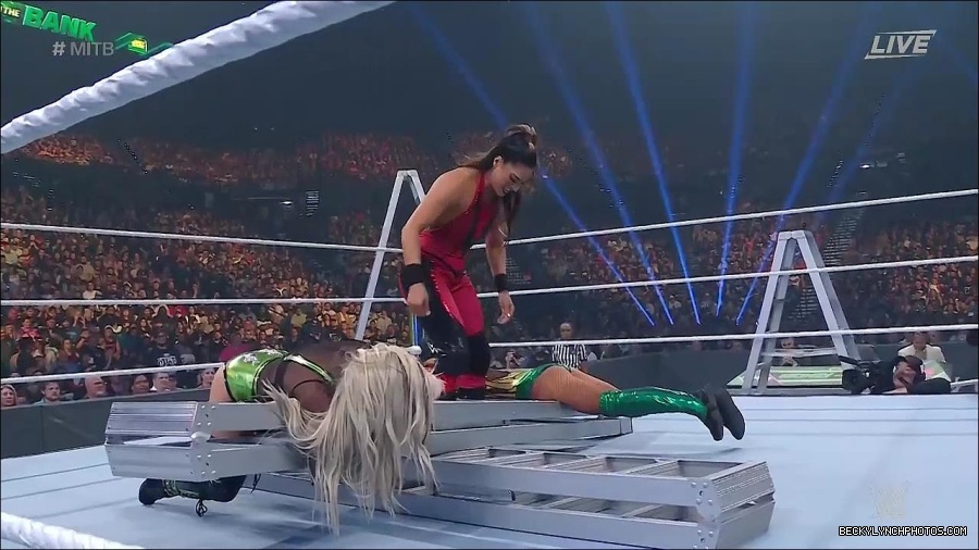 WWE_Money_In_The_Bank_2022_720p_WEB_h264-HEEL_mp4_000786387.jpg