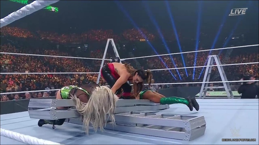 WWE_Money_In_The_Bank_2022_720p_WEB_h264-HEEL_mp4_000787187.jpg