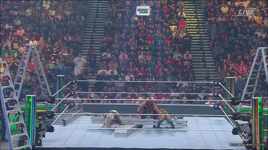 WWE_Money_In_The_Bank_2022_720p_WEB_h264-HEEL_mp4_000787987.jpg