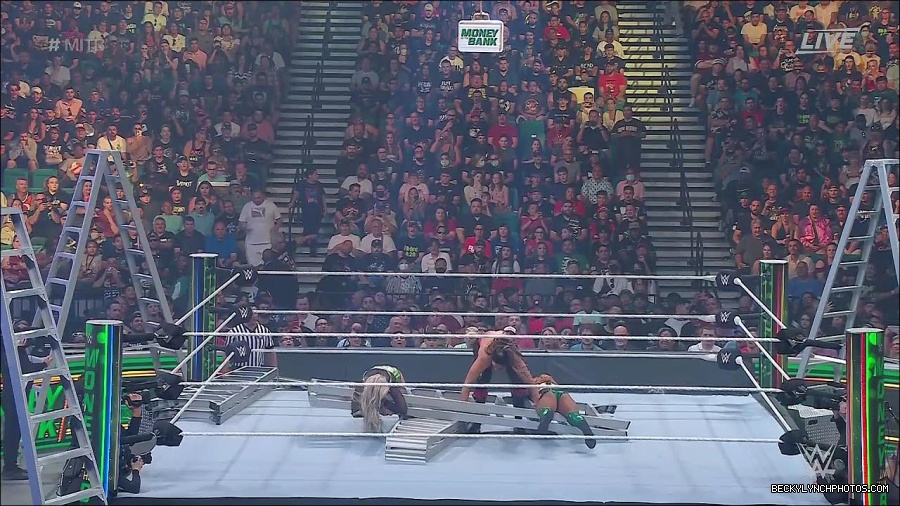 WWE_Money_In_The_Bank_2022_720p_WEB_h264-HEEL_mp4_000788387.jpg
