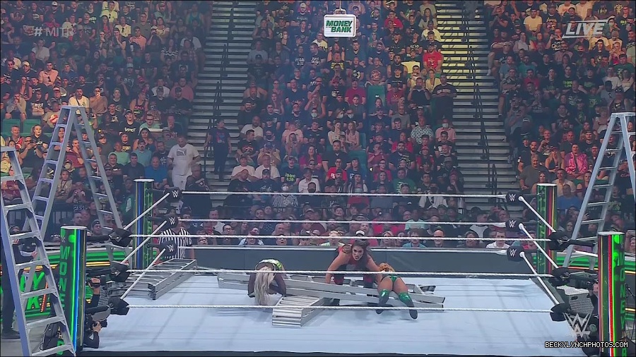 WWE_Money_In_The_Bank_2022_720p_WEB_h264-HEEL_mp4_000788787.jpg