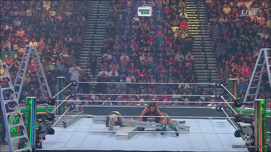 WWE_Money_In_The_Bank_2022_720p_WEB_h264-HEEL_mp4_000789587.jpg