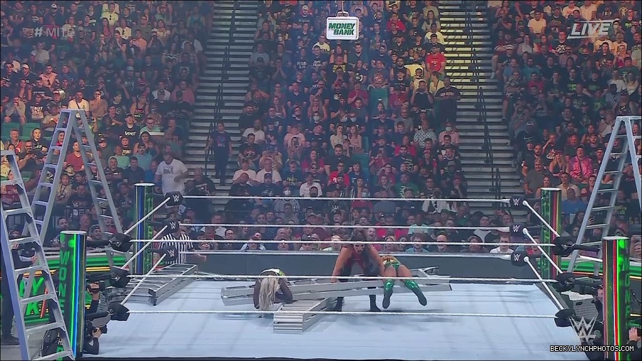 WWE_Money_In_The_Bank_2022_720p_WEB_h264-HEEL_mp4_000789987.jpg